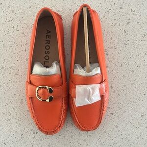 Aerosoles Leather Ladies “Chase” Loafer, Size 9.5. Fun “mandarin” orange color.